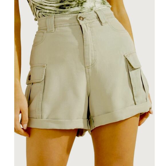 New GUESS Iris Cargo Cuffed Shorts Utility Light Green Baggy Beach Pool Cruise - Picture 1 of 11